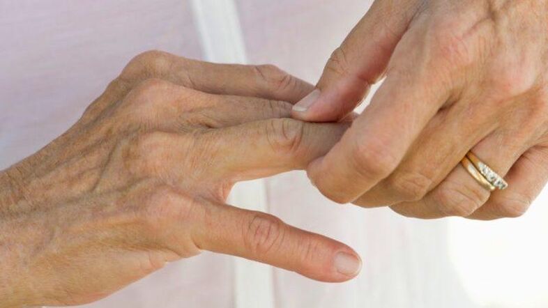 In what diseases hurt the joints of the fingers